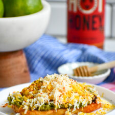 Spicy Smashed Avocado Hash Brown Toasts - Kalejunkie